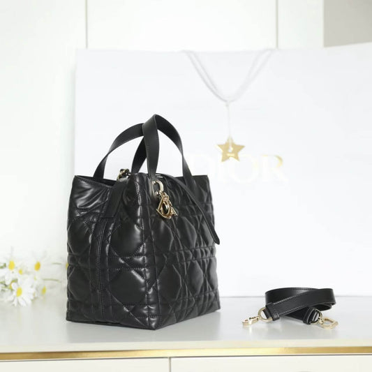 Classic Vertical Diamond Quilted Handbag